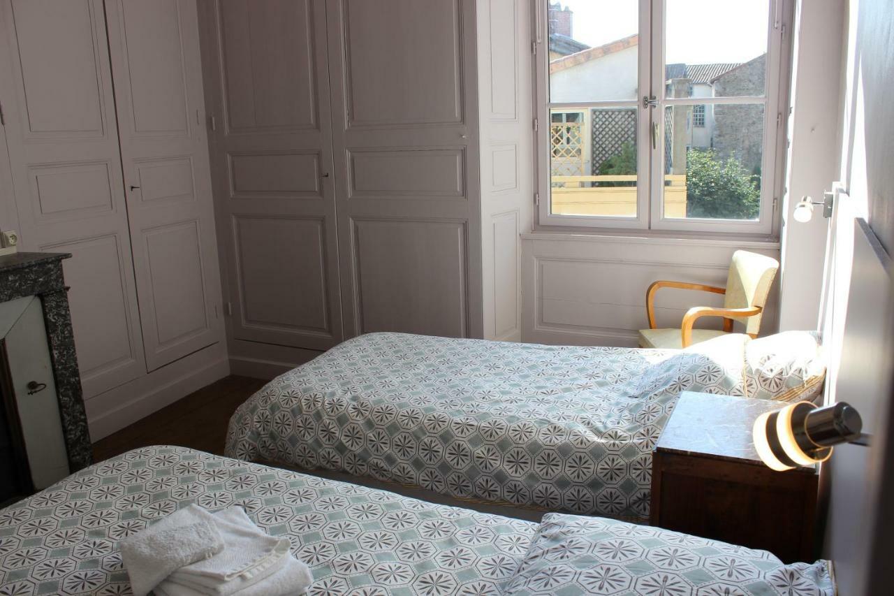 Hotel La Rapiette de Noblat à Saint-Léonard-de-Noblat Extérieur photo
