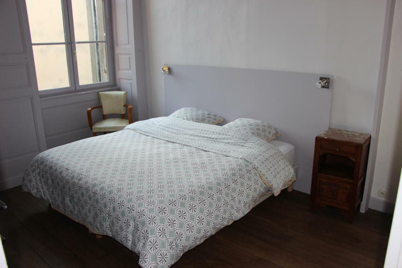 Hotel La Rapiette de Noblat à Saint-Léonard-de-Noblat Extérieur photo